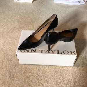 Ann Taylor black snake skin pointed toes